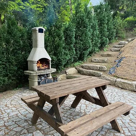 Pod Malinikem ゲストハウス Bedřichov